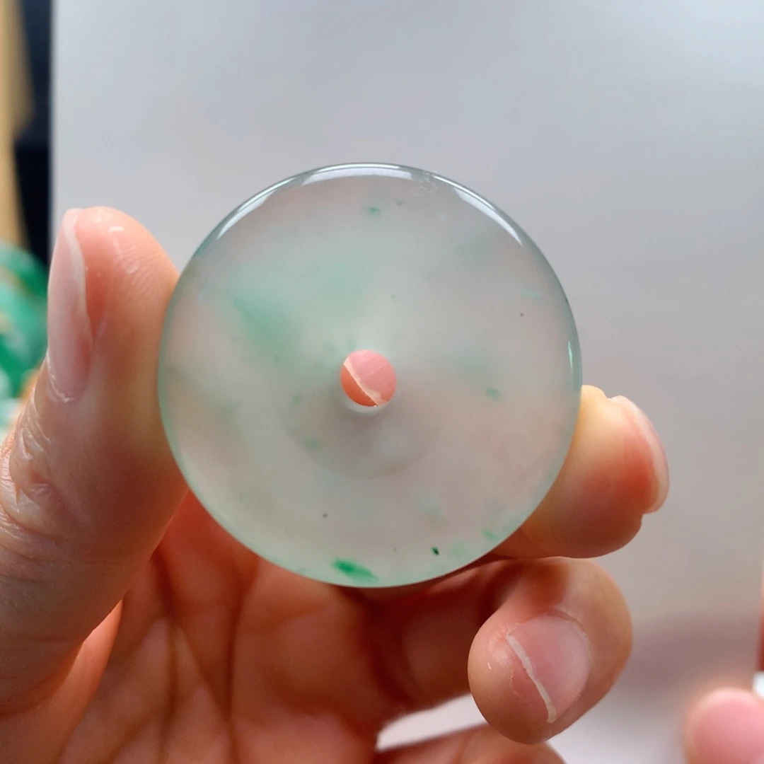 颈饰未镶嵌石英质玉