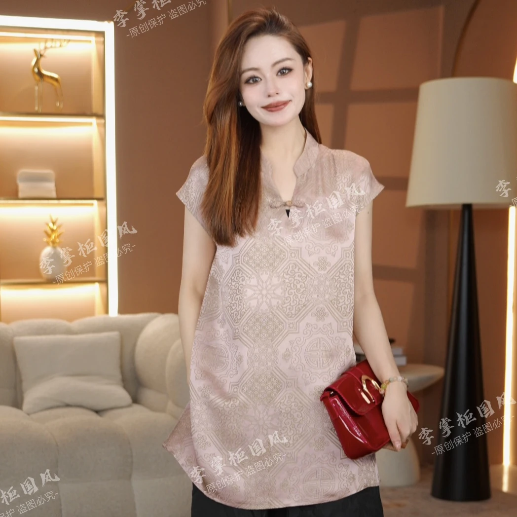 【宫阙】 2025年夏款新款粉色刻花新中式V领上衣C2707