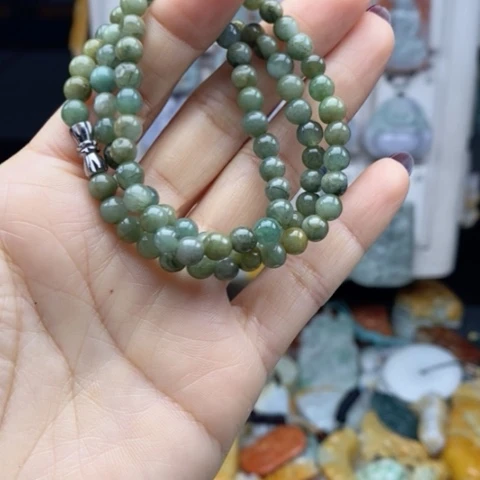 翡翠颈饰未镶嵌翡翠