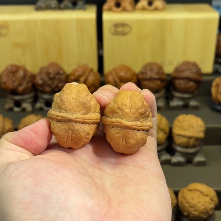 文玩核桃吊坠聚宝