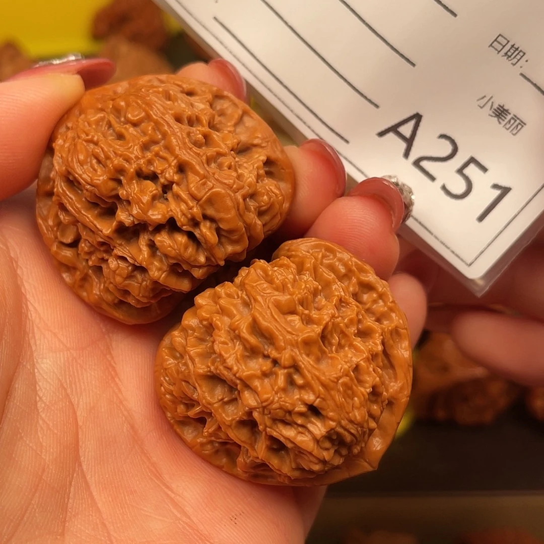 白***马吊坠文玩核桃南疆石
