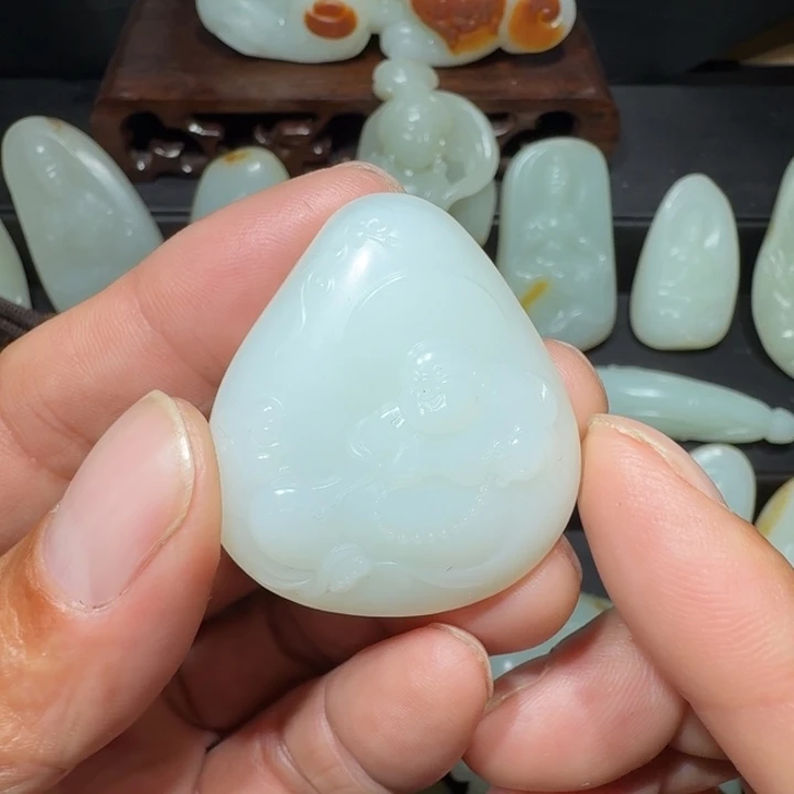 颈饰未镶嵌和田玉赶*人