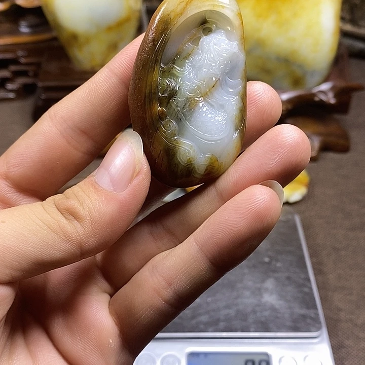 和田玉未镶嵌把件