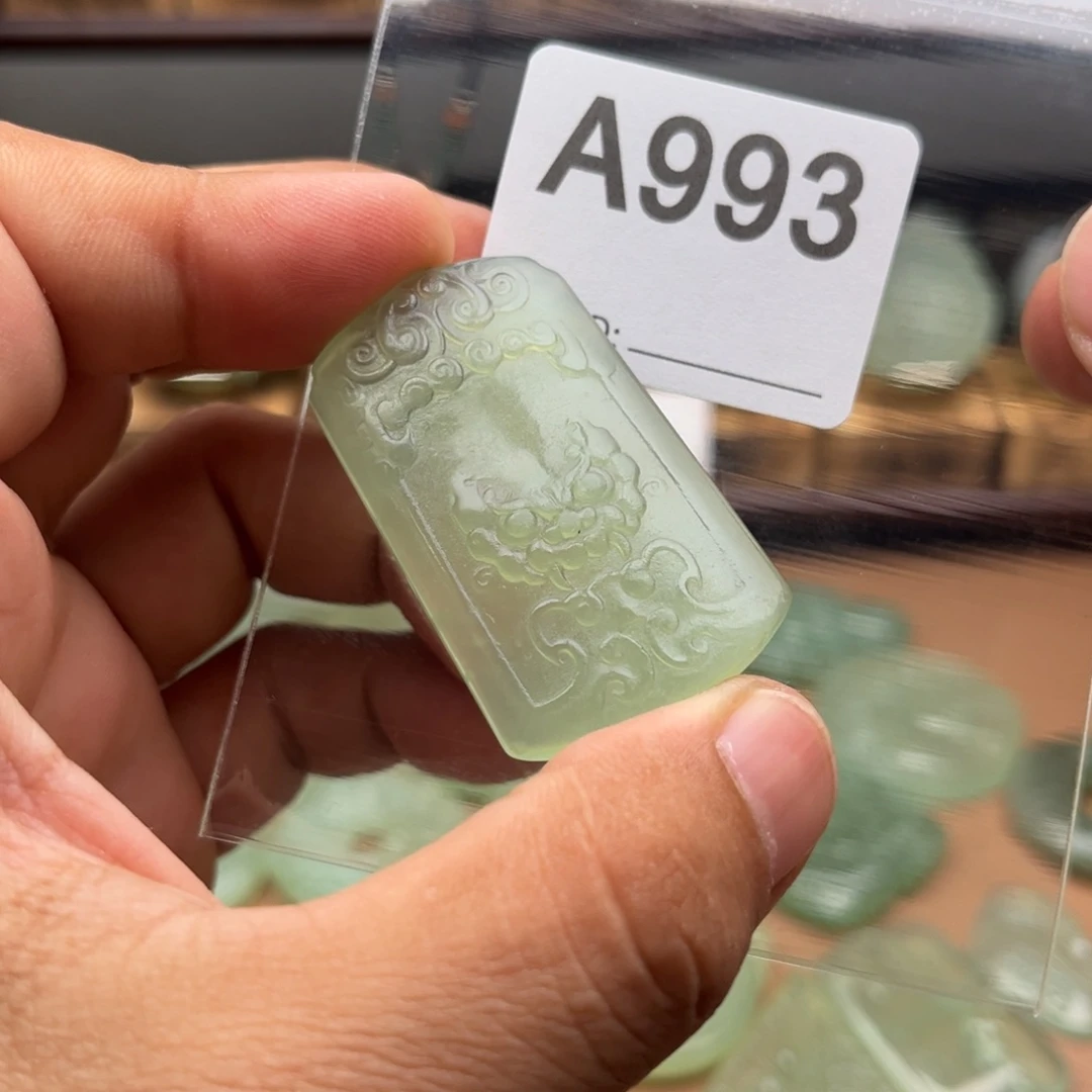 二***丫未镶嵌蛇纹石玉颈饰