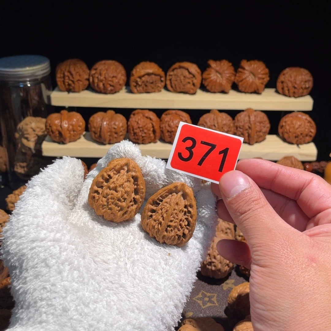 把件文玩核桃南疆石 佛肚 编号371