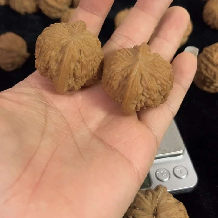 文玩核桃把件36左右小磨盘，编号00004