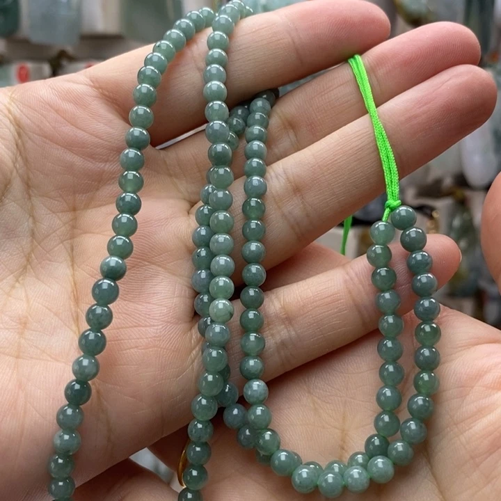 翡翠未镶嵌颈饰每天