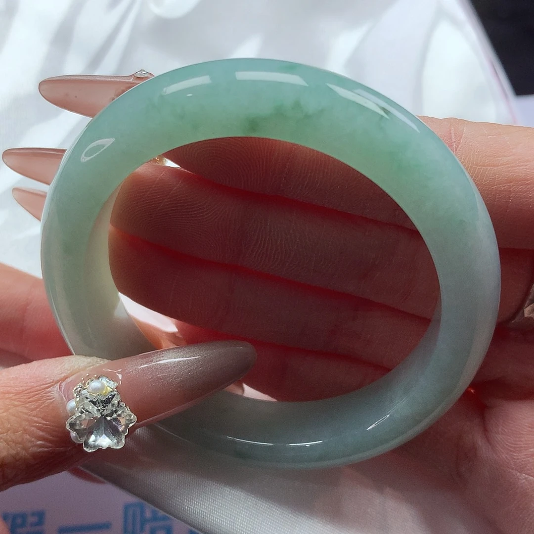 翡翠手镯未镶嵌52圈