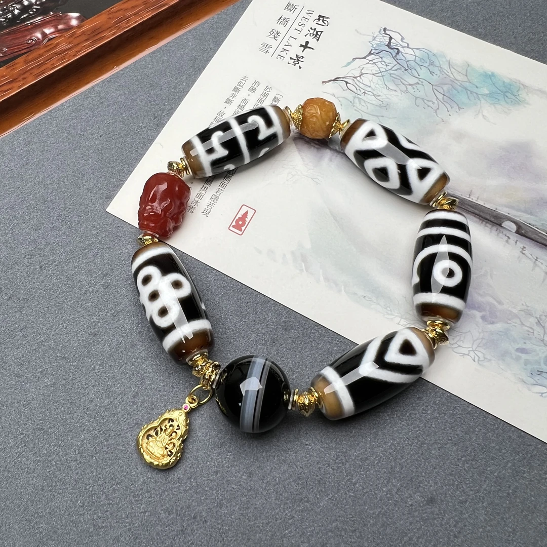 【艺心珠宝】玛瑙黑白多宝手串T09469