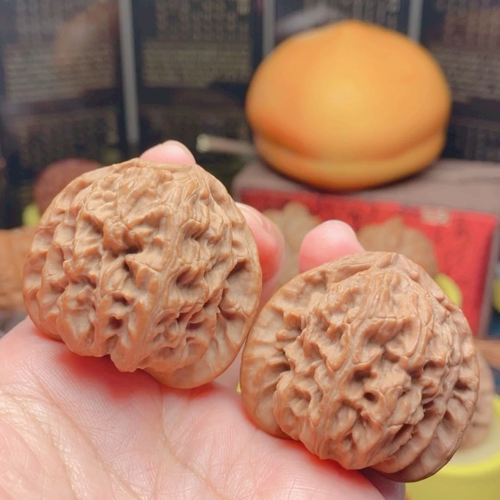 文玩核桃吊坠40白狮子