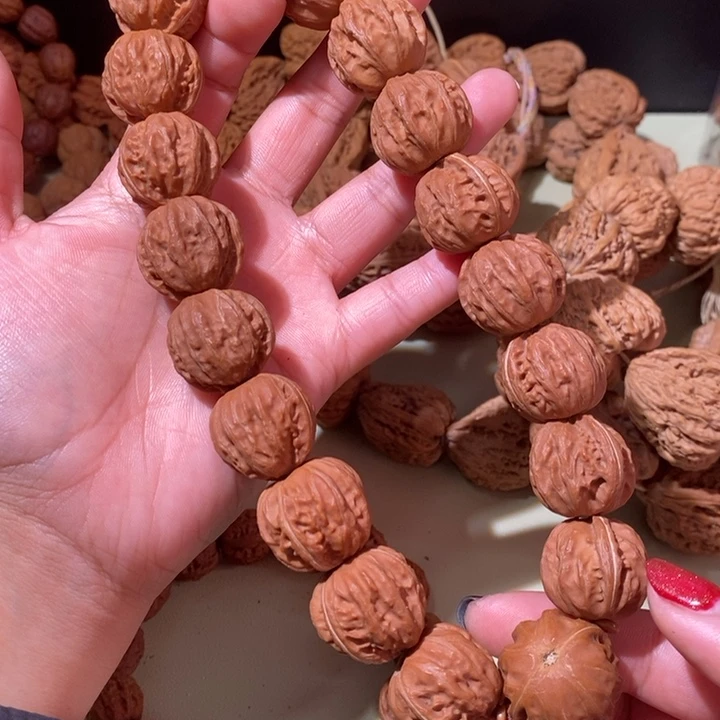 文玩核桃手串……30