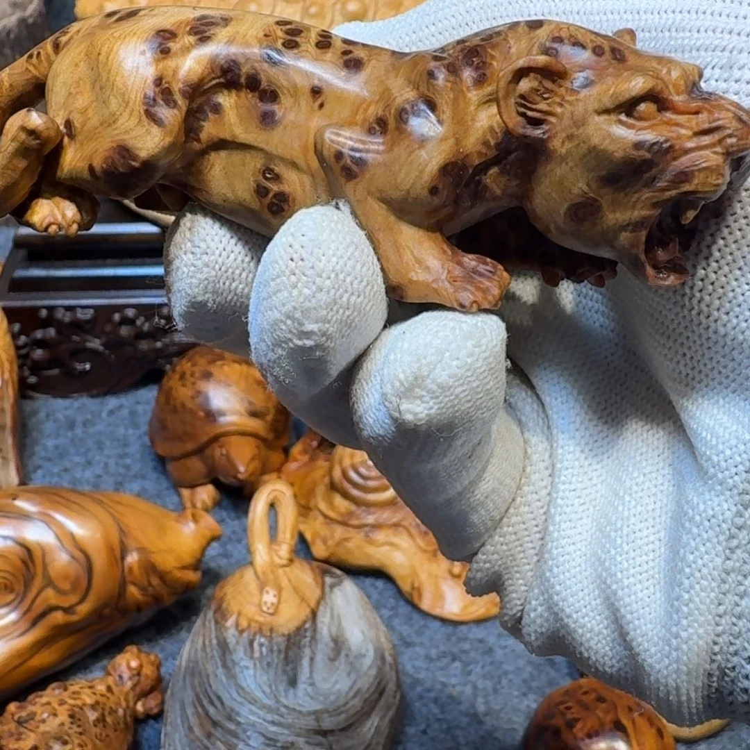 柏木岁*崖柏雕刻豹子