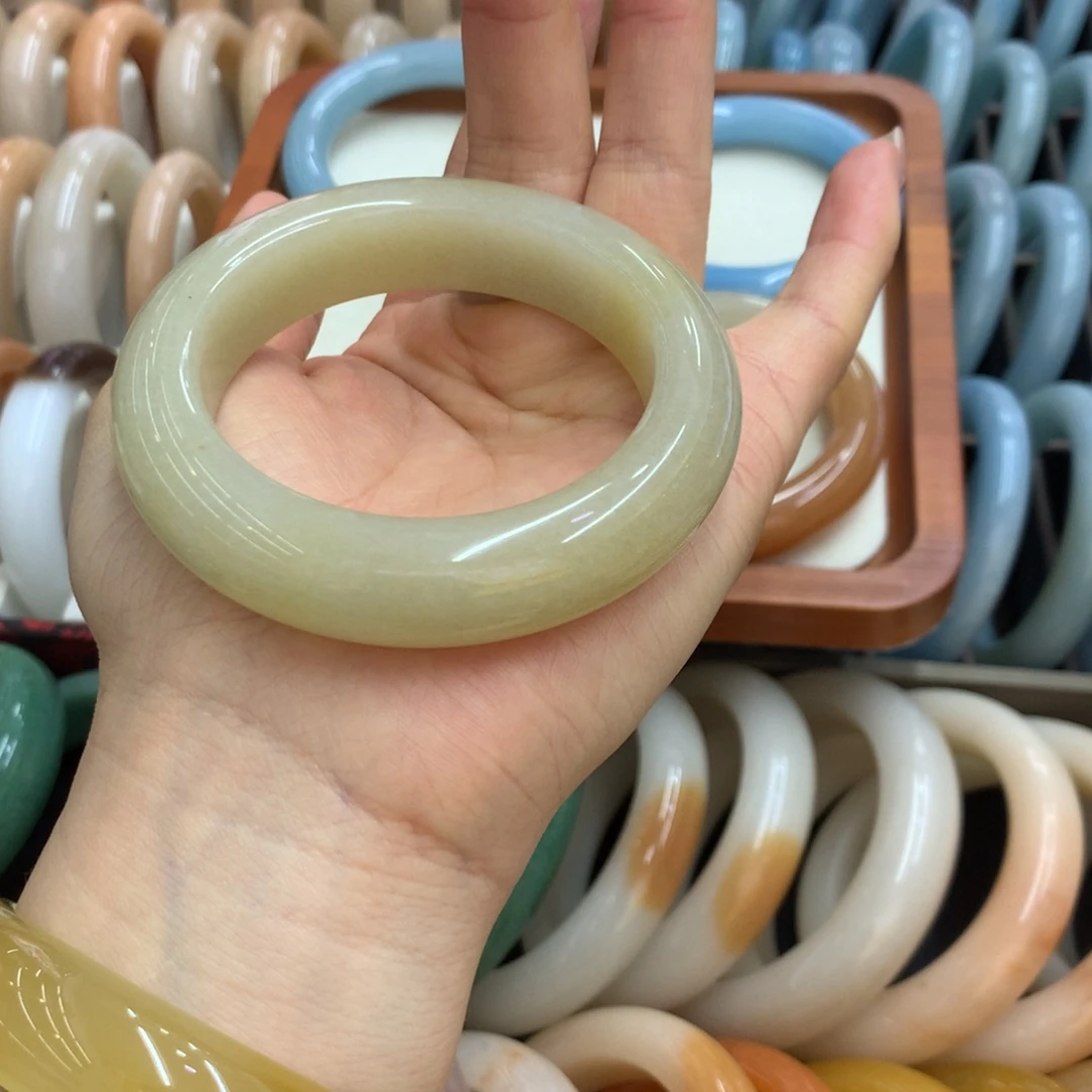 迷***美石英质玉未镶嵌手镯