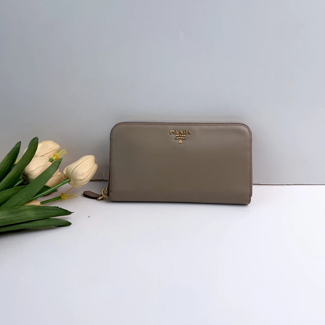 95新 Prada/普拉达 普拉达灰棕色钱包