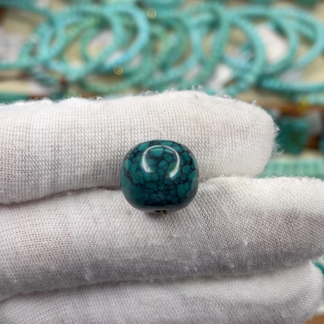 绿松石未镶嵌颈饰