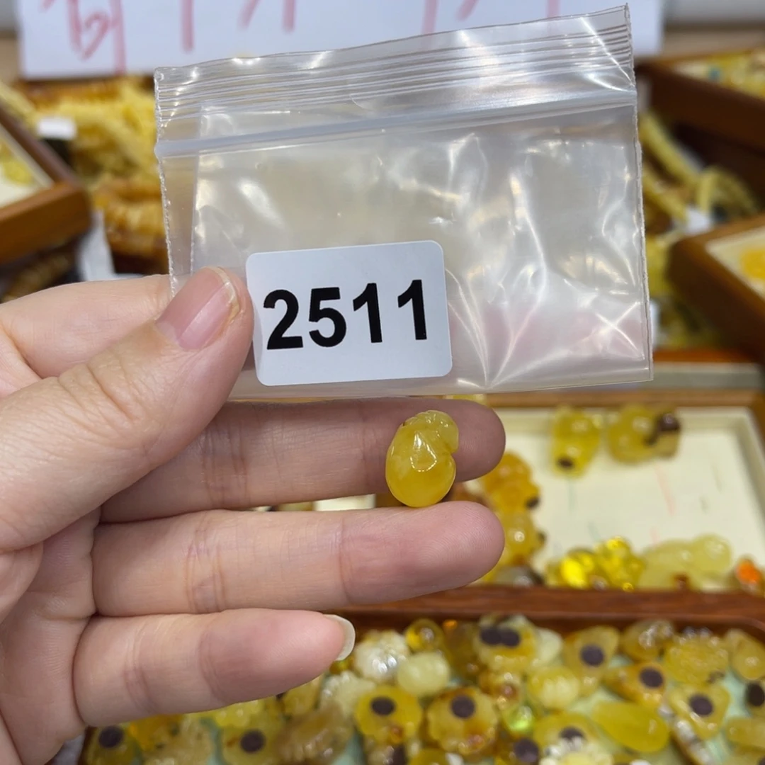 琥珀珠宝奇石未镶嵌