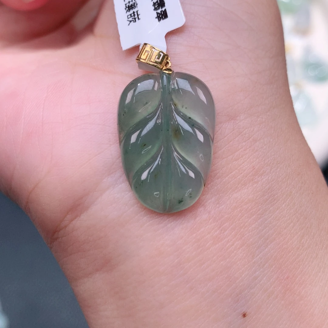 颈饰18K金镶嵌翡翠叶子