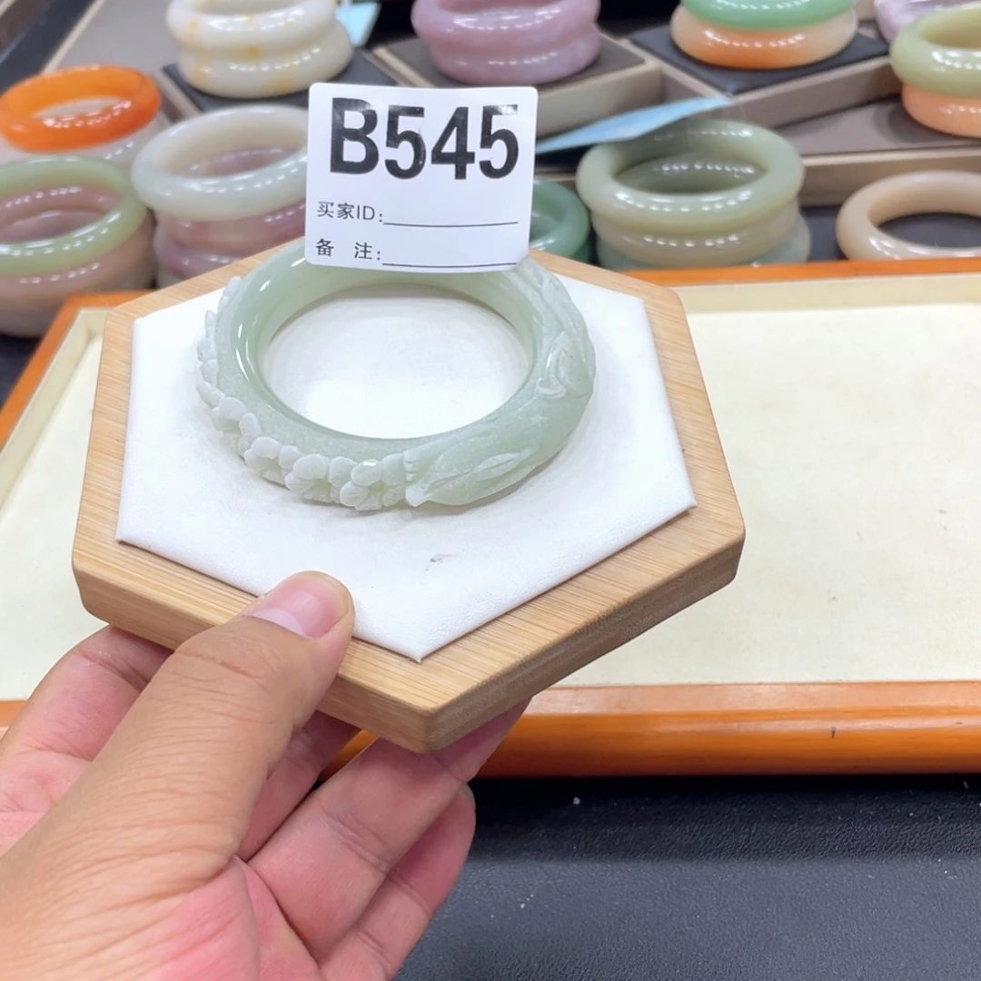 石英岩玉手镯未镶嵌鱿**鱼