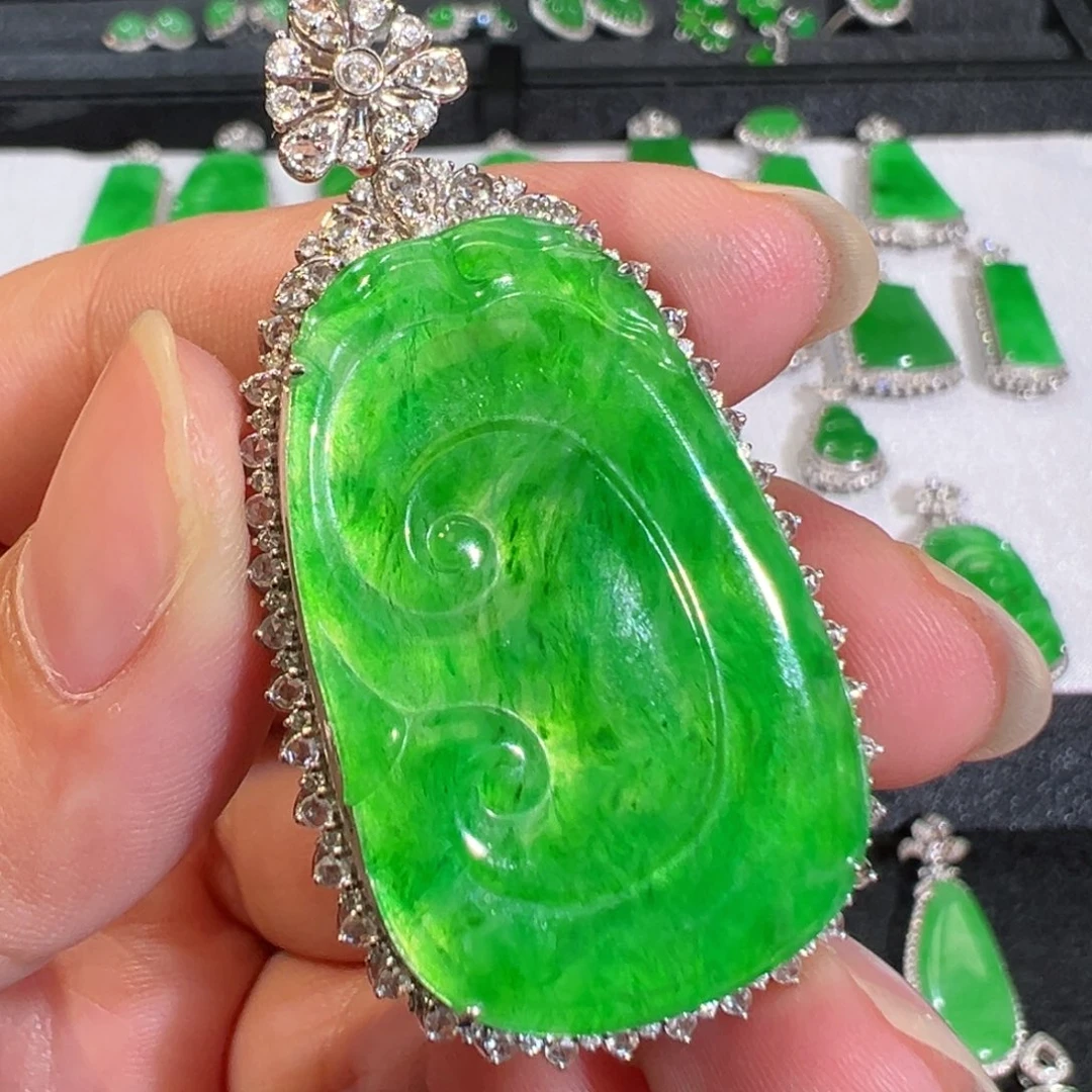 【闪购商品】翡翠吊坠(不含链)18K金镶嵌