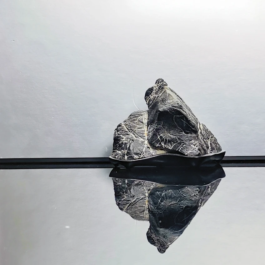 灵璧石头皮石山子,长宽高10.6.7cm,美国黑胡桃木底座