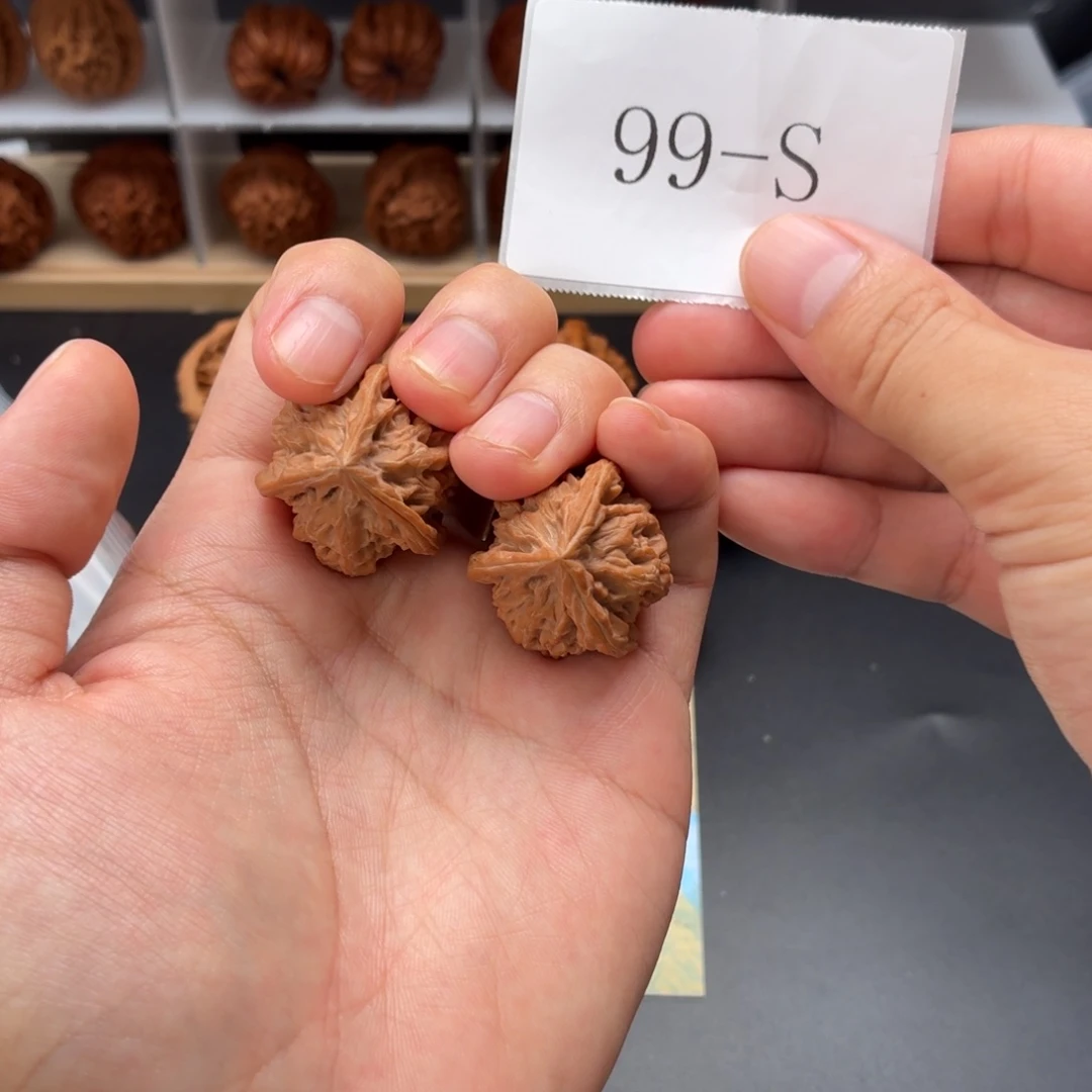 文玩核桃把件盘山三棱正奔28