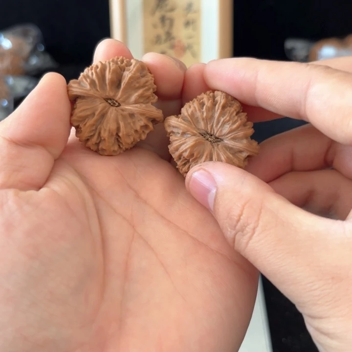 文玩核桃吊坠果***果南将