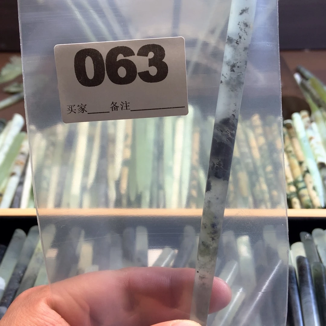 云***络蛇纹石玉未镶嵌发饰