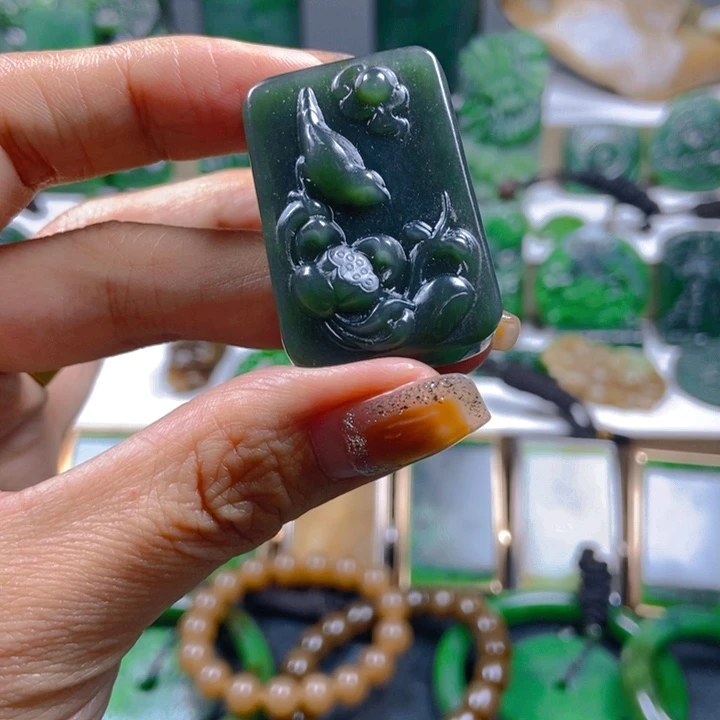 颈饰未镶嵌和田玉