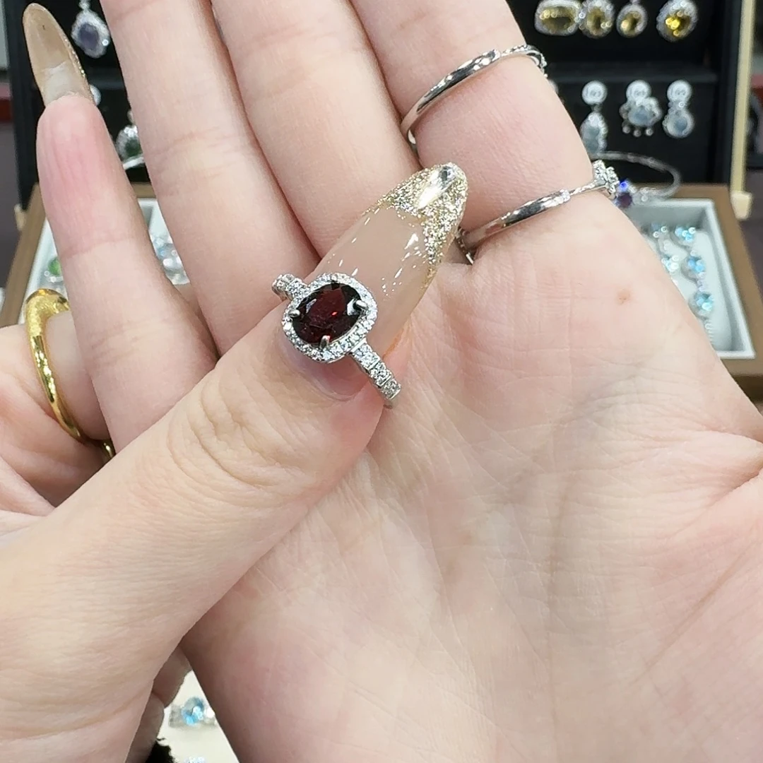 较****戒指银S925镶嵌石榴石