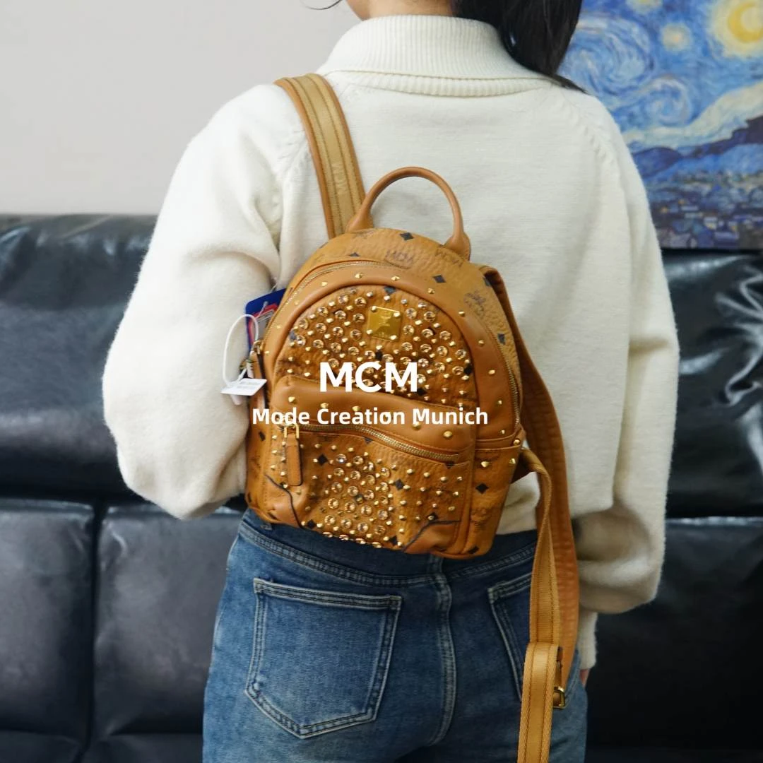 95新 MCM 干邑色铆钉双肩包/SD12709075/9075