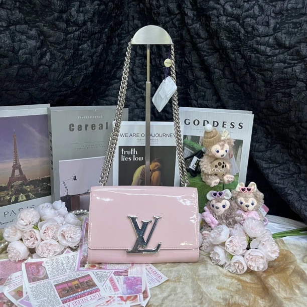 95新 LouisVuitton/路易威登 路易威登樱花粉链条单肩斜挎包