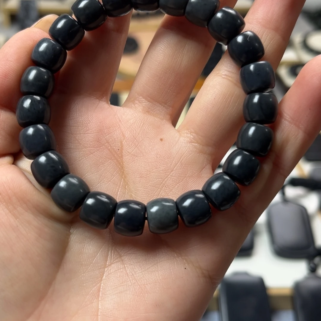 和田玉（墨玉）未镶嵌颈饰卡10直切