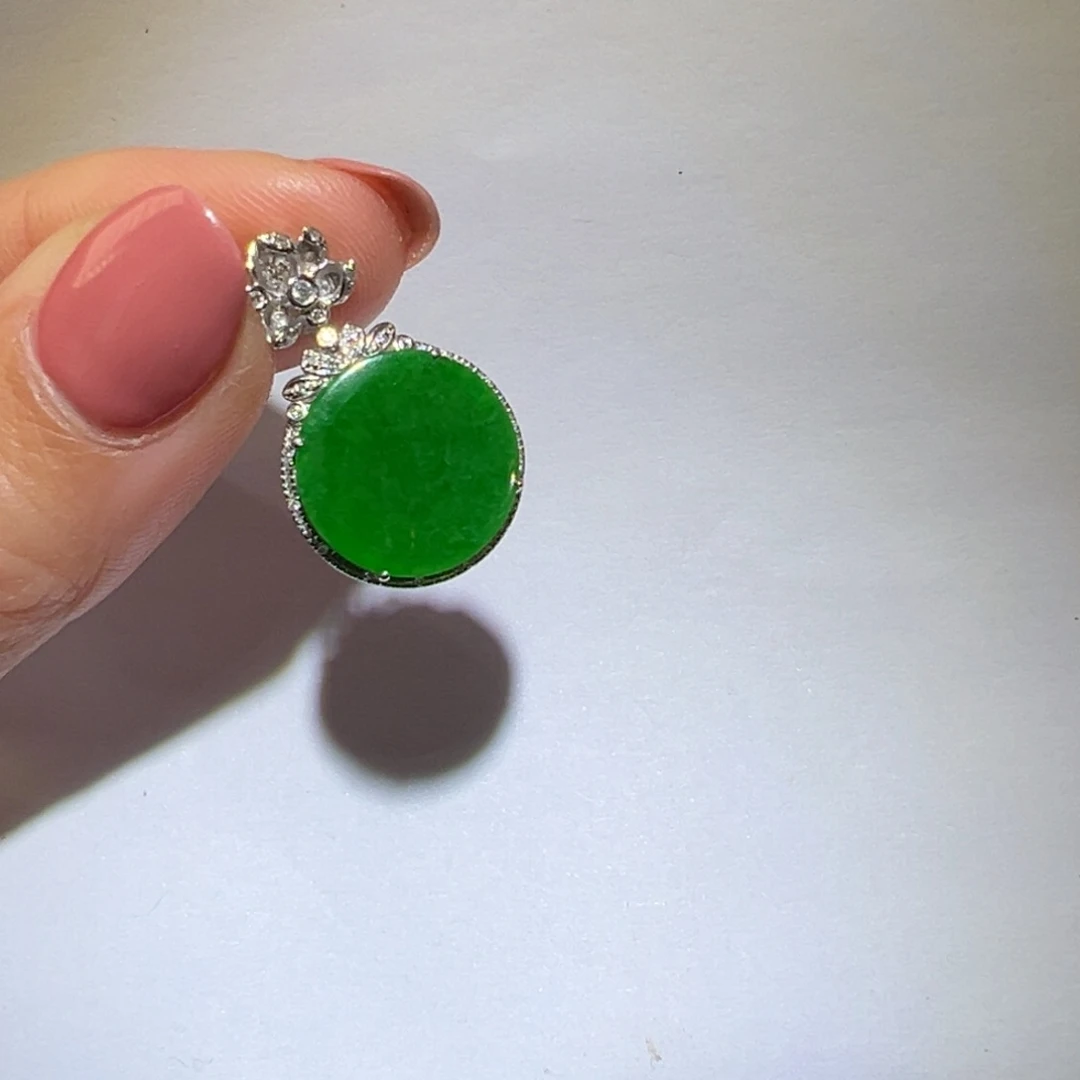 翡翠颈饰18K金镶嵌吊坠