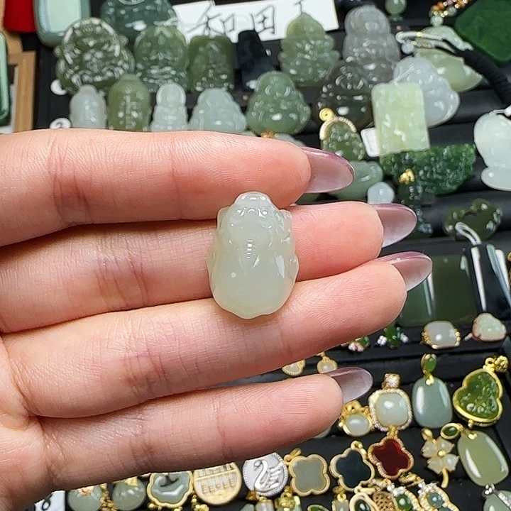 颈饰未镶嵌和田玉