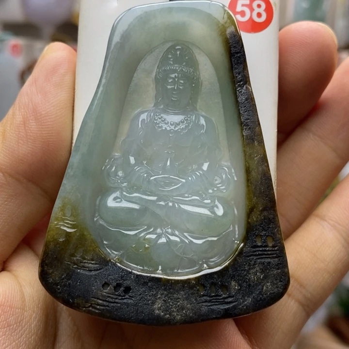 翡翠未镶嵌颈饰观音