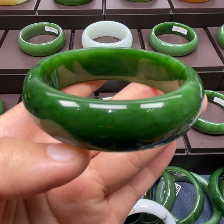 和田玉未镶嵌手镯