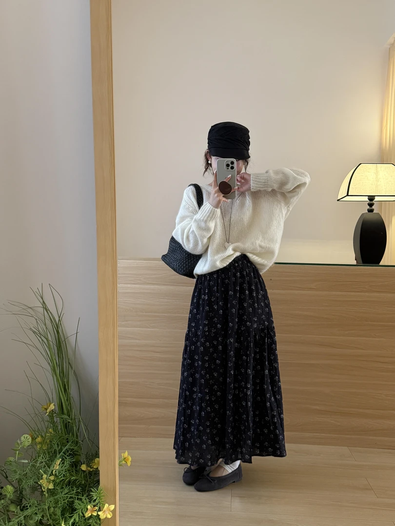 2025秋季新款通勤时尚穿搭V领针织衫上衣碎花半身裙气质两件套女