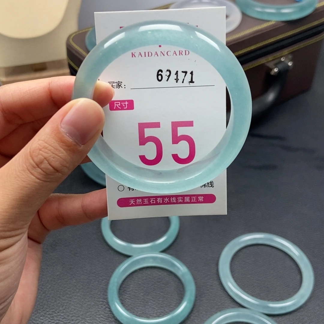 未镶嵌手镯石英质玉