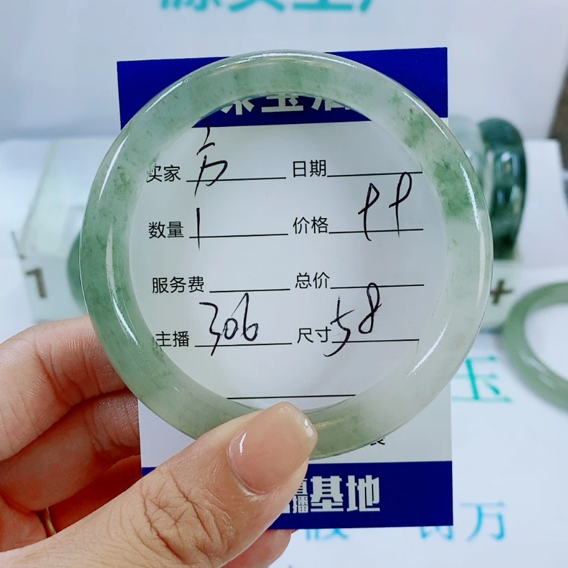 【闪购商品】未镶嵌手镯石英质玉方*维306