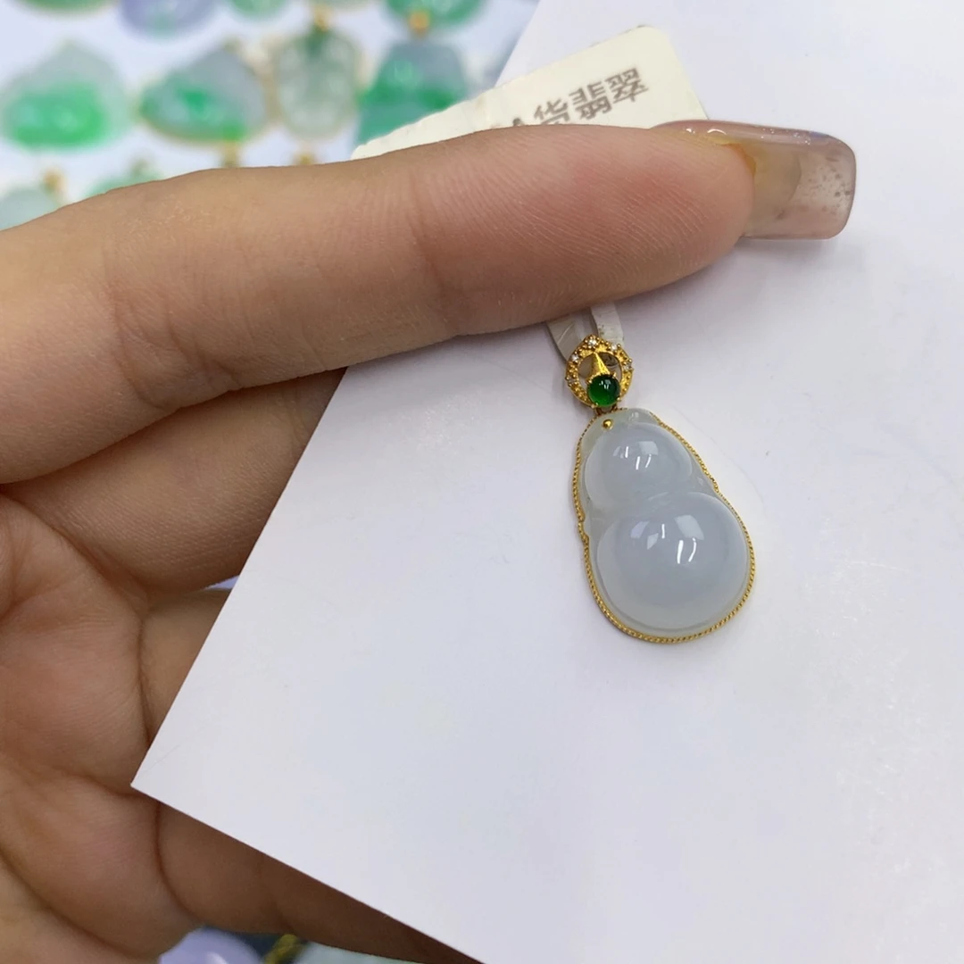 翡翠18K金镶嵌颈饰翡翠