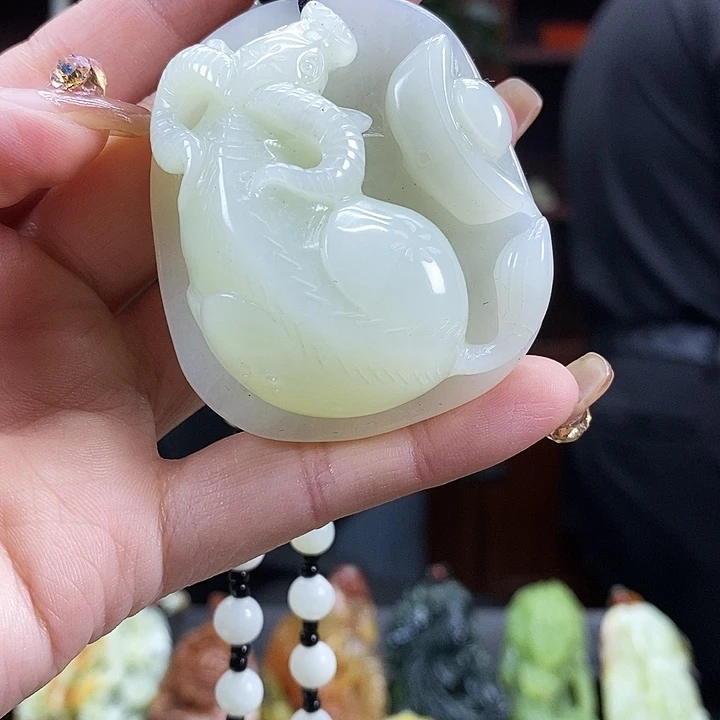 蛇纹石玉吊坠未镶嵌