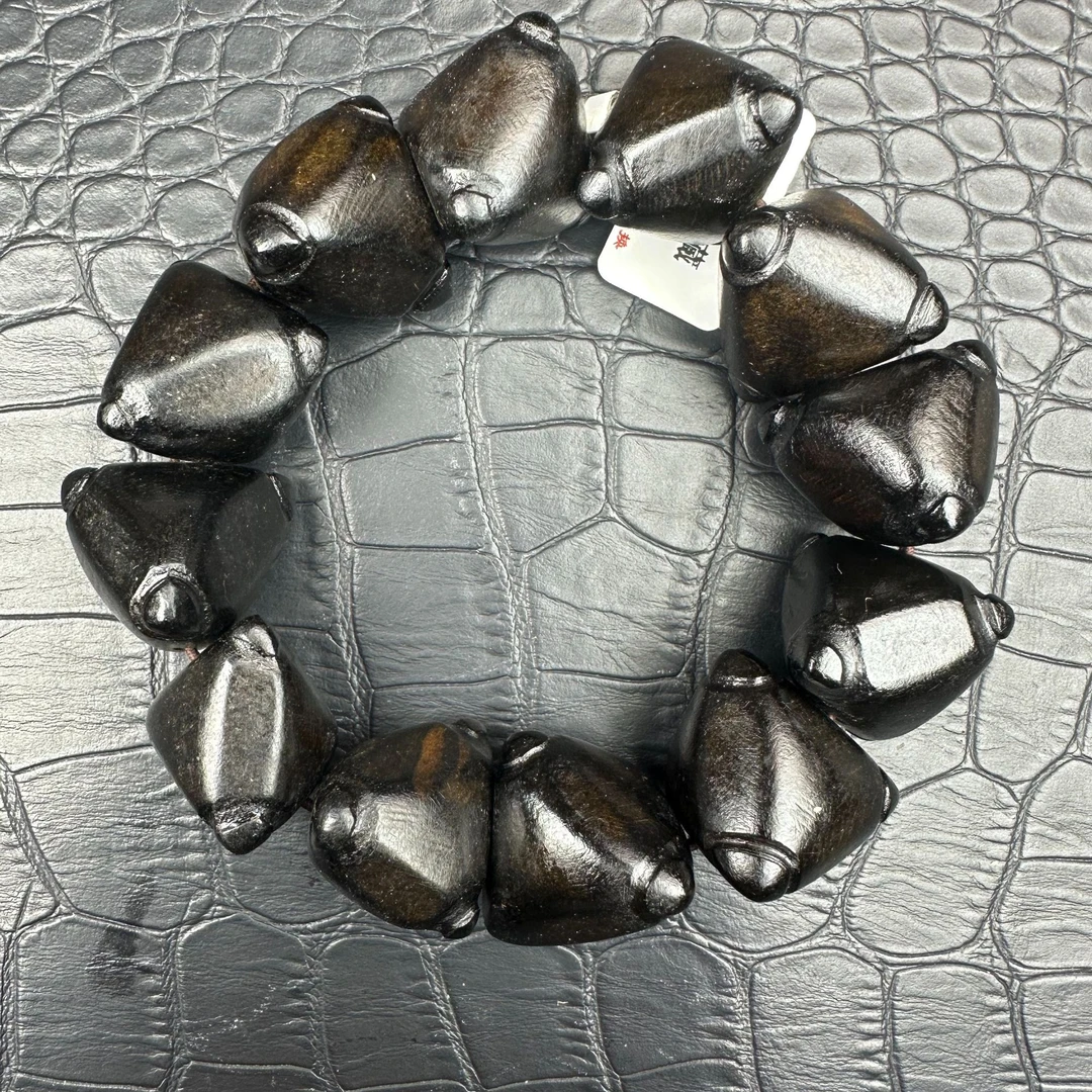 870沉木随型手串