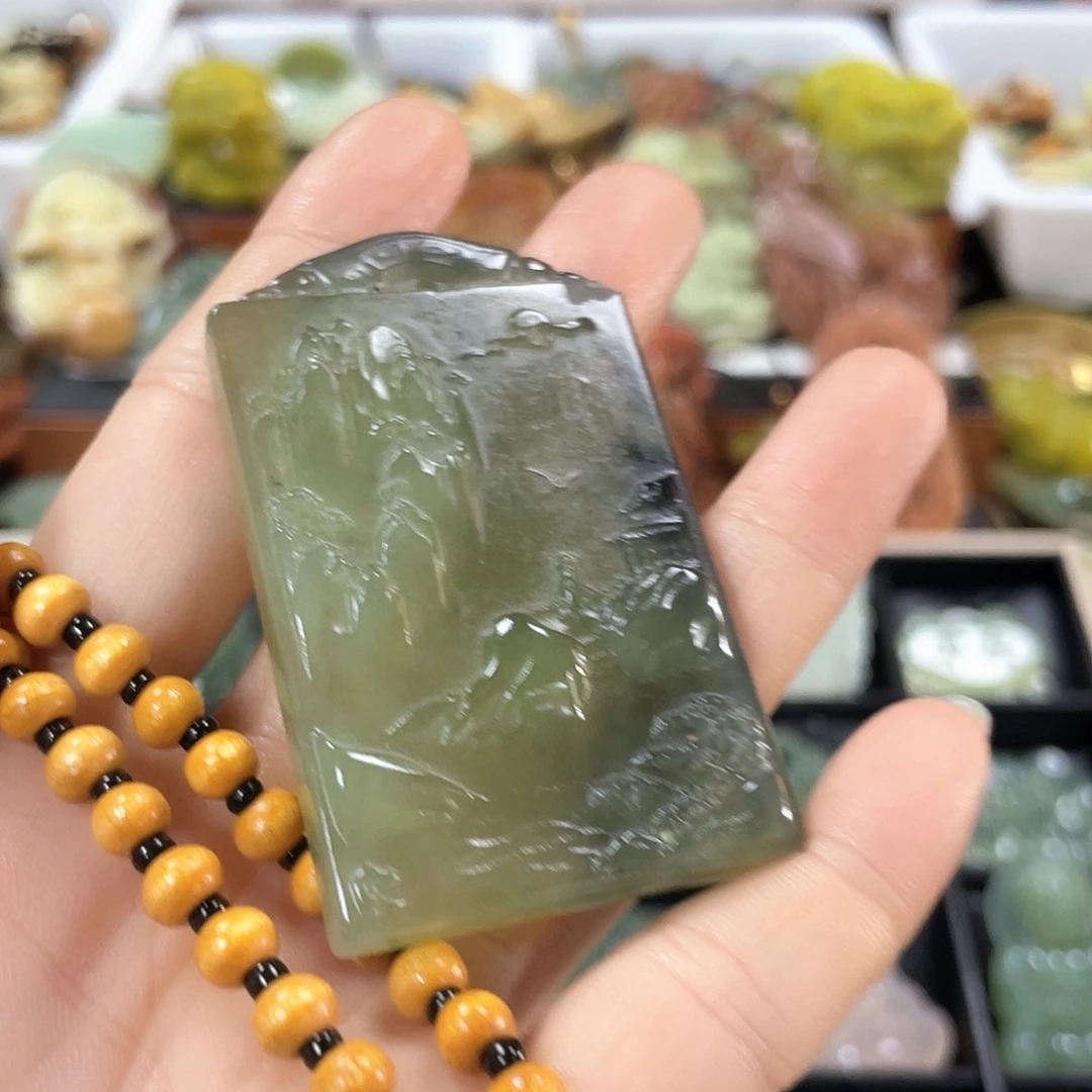 石英质玉颈饰合金