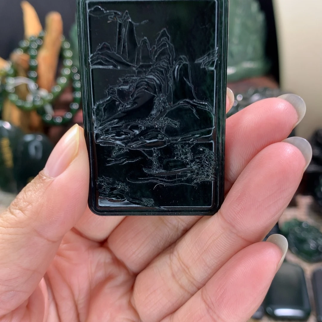 泰山玉精品山水牌子挂件
