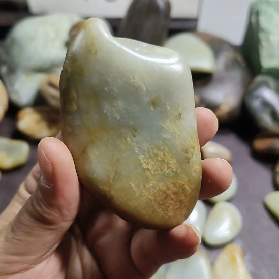 未镶嵌和田玉（糖玉）摆件