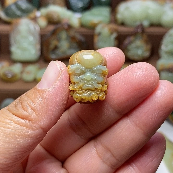 浅***然岫岩河磨玉（透闪石质玉）未镶嵌颈饰