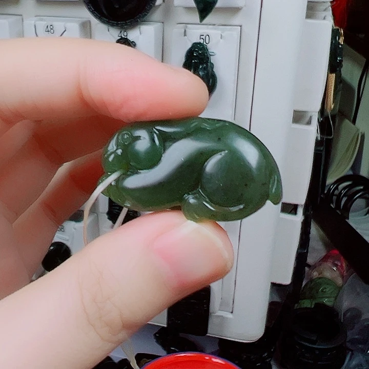 蛇纹石玉颈饰未镶嵌