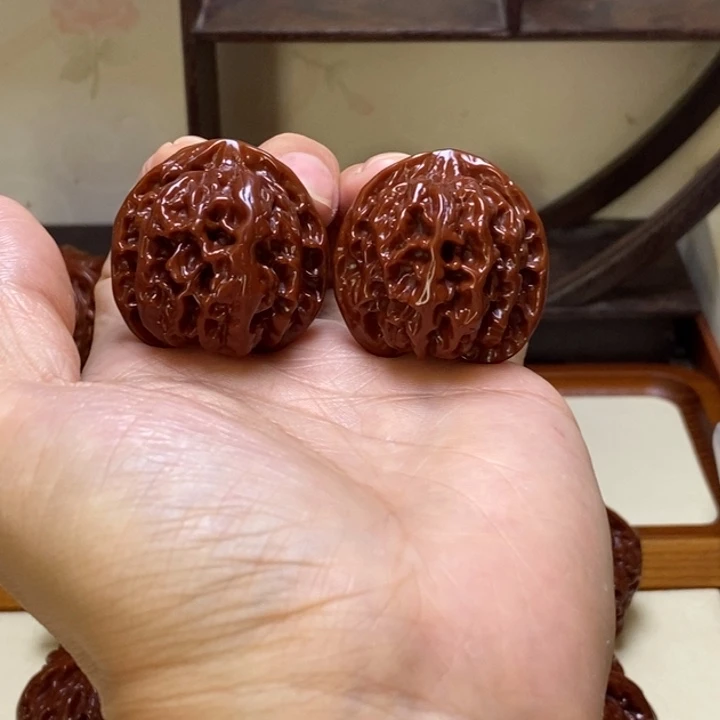 听***者文玩核桃把件苹果园