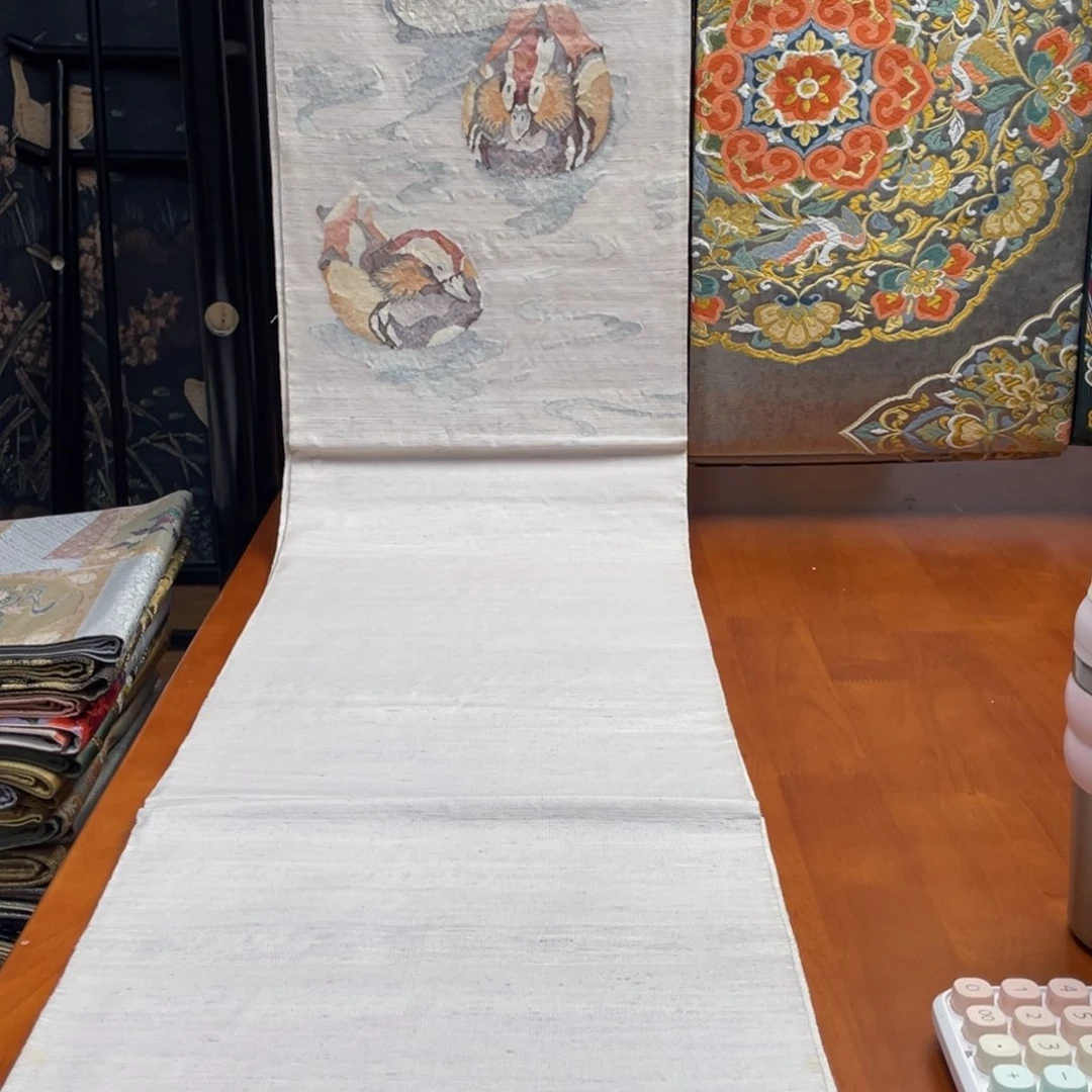 织绣两通鸳鸯戏水纹