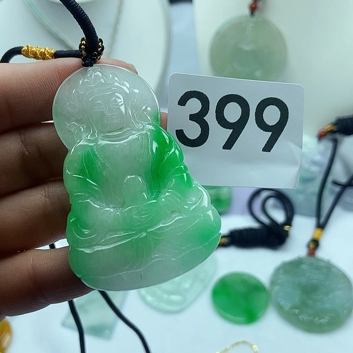 翡翠吊坠(赠链)未镶嵌